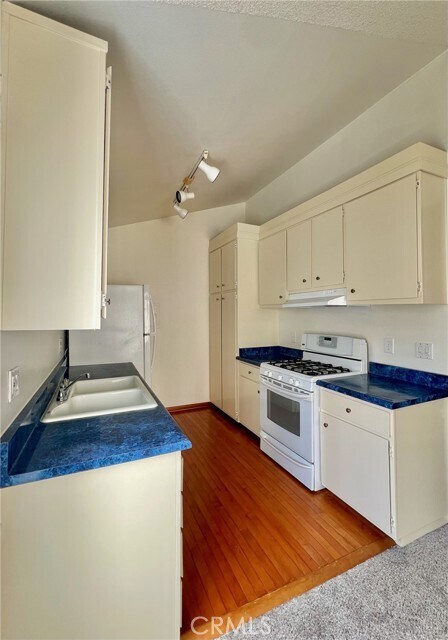 Building Photo - 1350 Cabrillo Park Dr