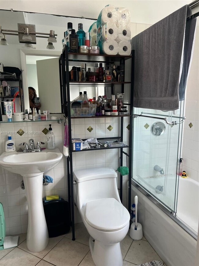 Building Photo - 225 SE 16th Ave