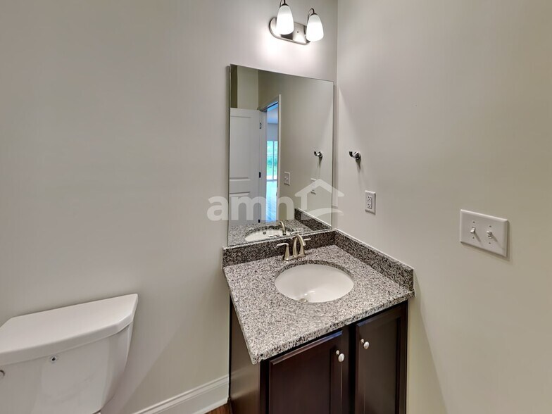 Building Photo - 597 Slew Dr