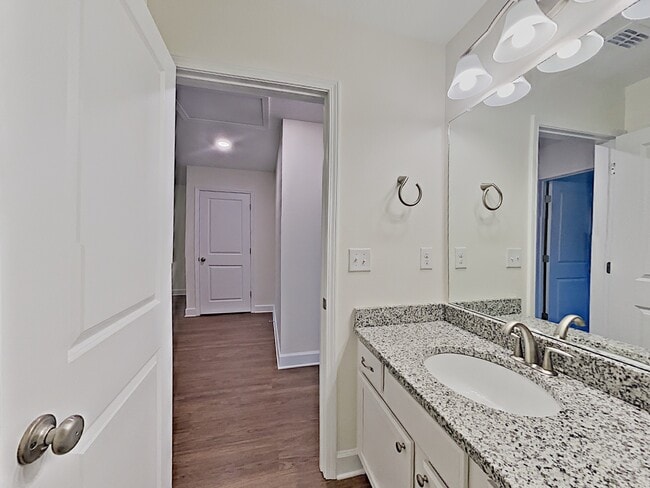 Building Photo - 16652 Cheyanne Ct