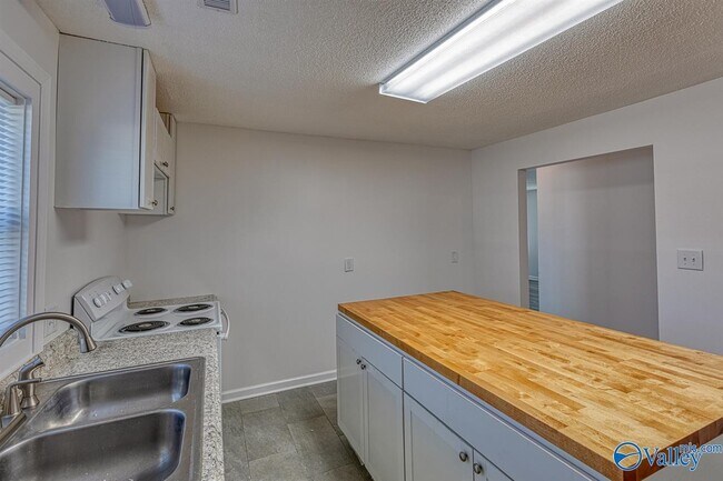 Building Photo - 2910 2nd Ave NW