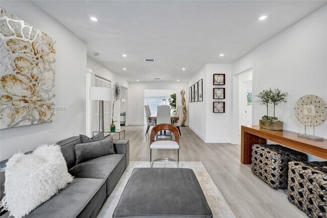 Building Photo - 2101 N 15th Ave