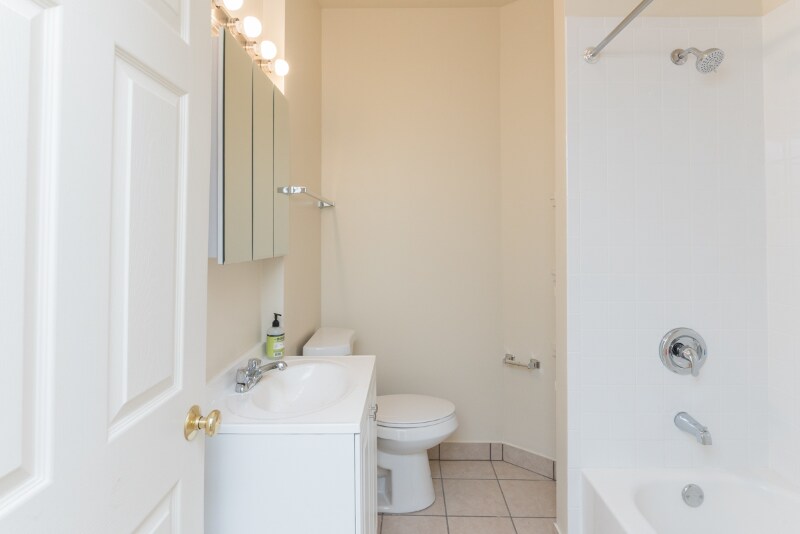 Building Photo - 1401 W Huron St