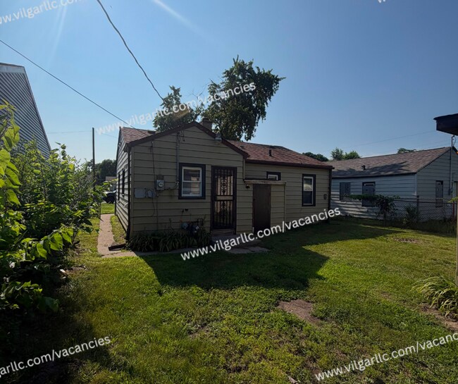 Building Photo - Very spacious  2 Bedroom • 1 Bathroom Home