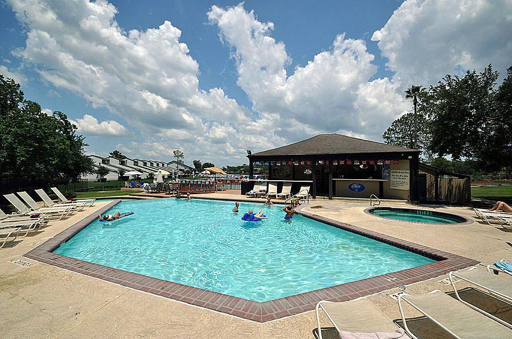 Building Photo - 1406 W April Villa