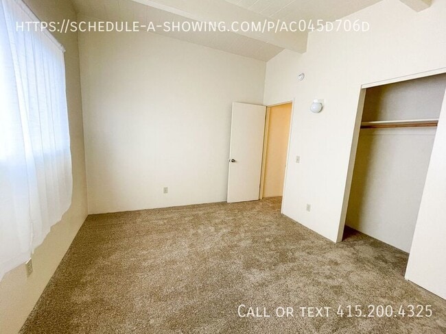 Building Photo - 1615 Flores St