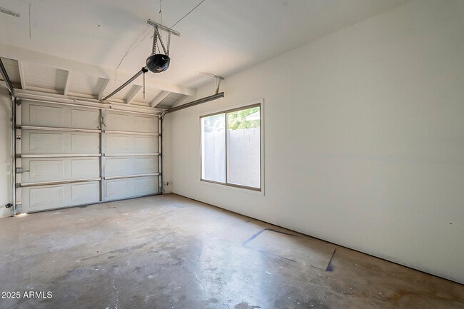 Building Photo - 481 N Sunset Dr