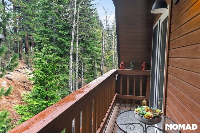 Building Photo - Charming 3BR Duplex in Incline Village