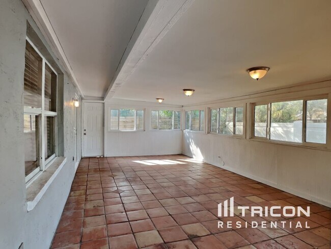Building Photo - 3621 71st Terrace E