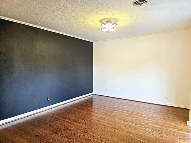 Building Photo - 4414 Gardendale Dr