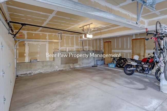 Building Photo - Charming 2-Bedroom Condo in Genesee!
