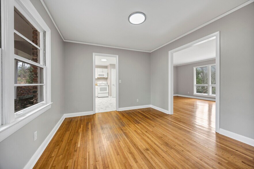 Building Photo - 842 Delverton Rd