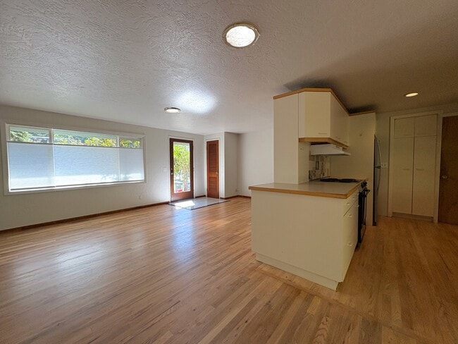 Building Photo - 3060 Onyx St