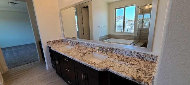 Building Photo - Stunning home with luxurious wood floor and beautiful spacious yard