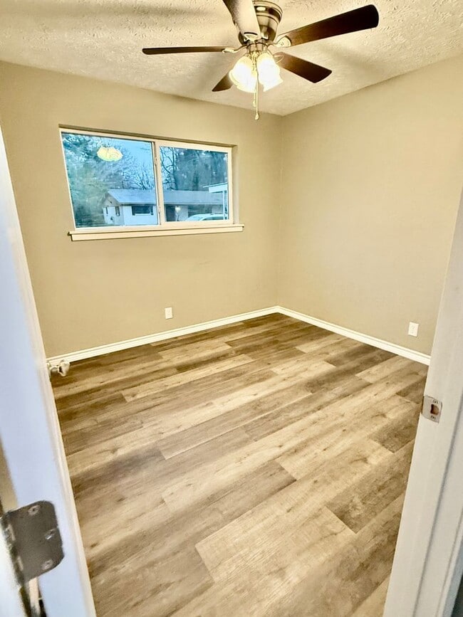 Building Photo - NOW AVAILABLE- 4/2 Completely Remodeled- Never Rented!