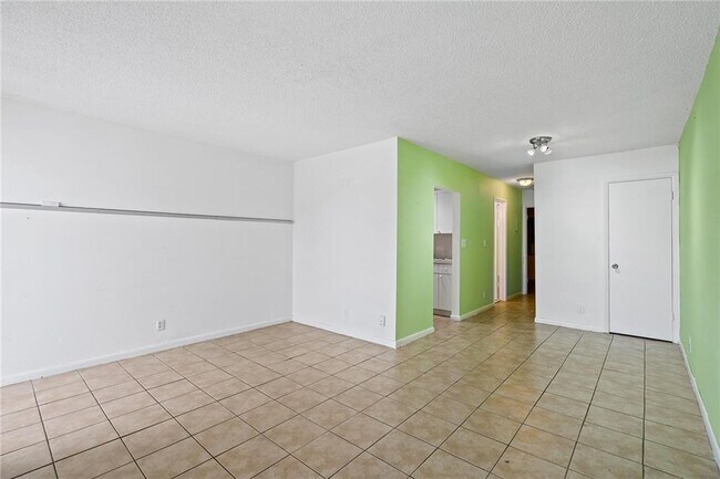 Building Photo - 1142 NE 4th Ave