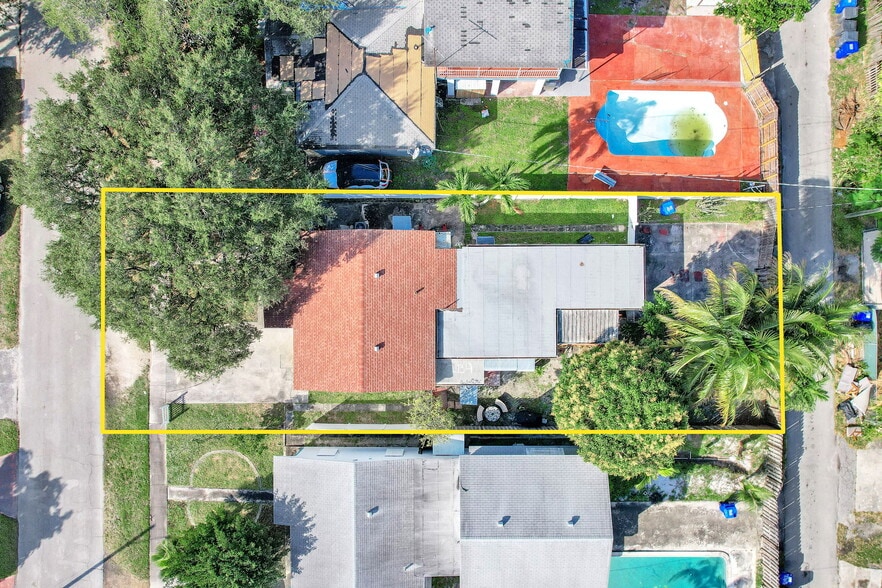 Building Photo - 2419 Coolidge St