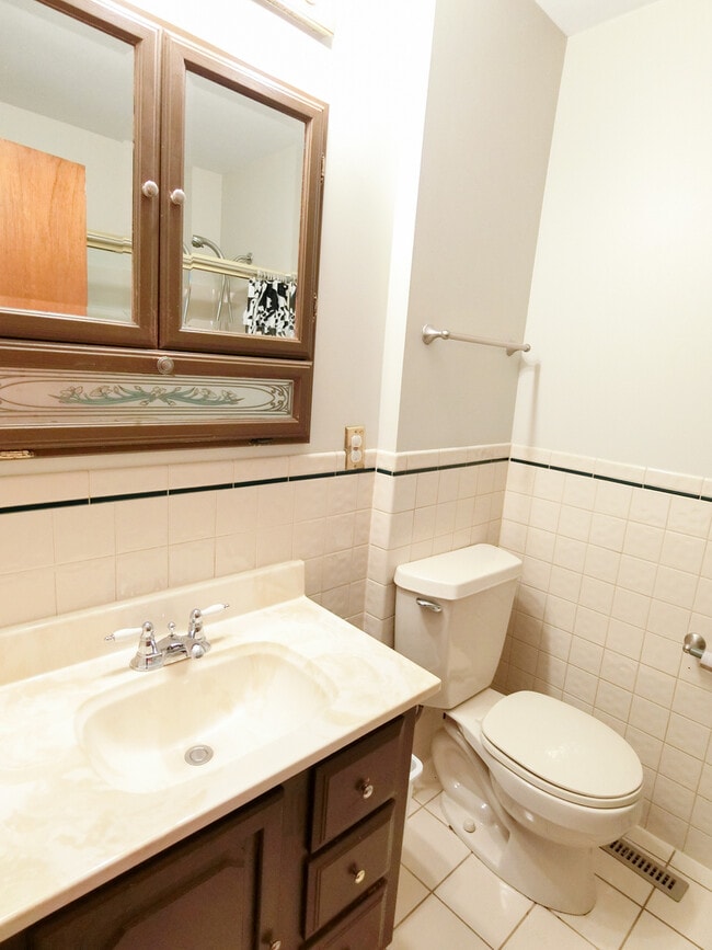 Building Photo - 517 Hingham Ln
