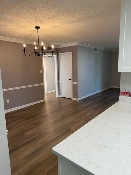 Building Photo - 3121 Patrick Henry Dr