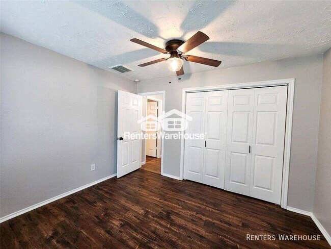 Building Photo - 2118 Creston Dr