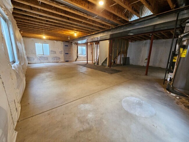 Building Photo - Super Beautiful Englewood 3 Bedroom Home A...
