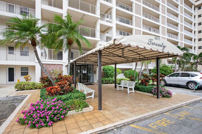 Building Photo - 2671 S Course Dr