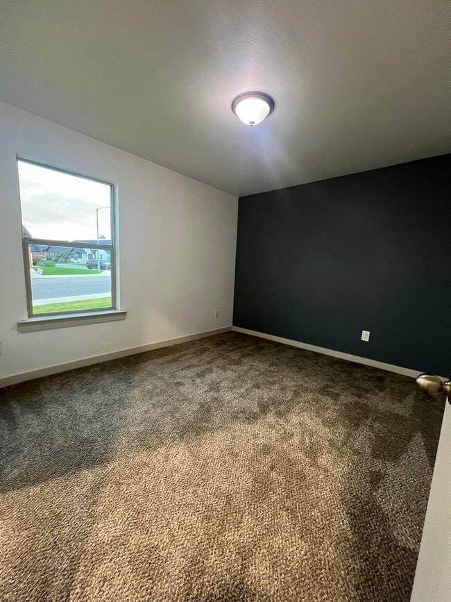 Building Photo - 10518 Aberdeen Ave