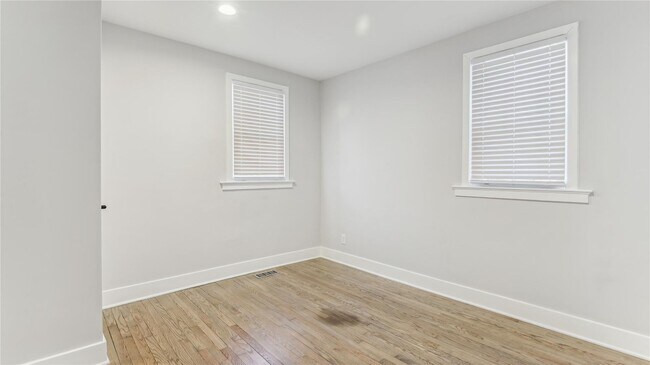 Building Photo - Modern 3BR/2.5BA Row Home with Parking & Private Backyard in SE DC
