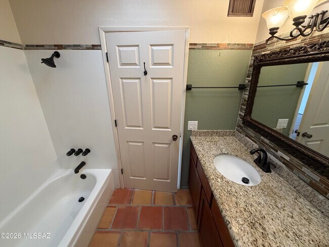 Building Photo - 5213 N Tigua Dr