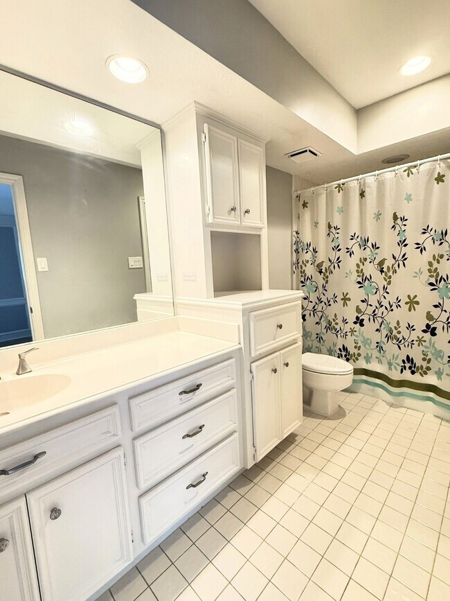 Building Photo - 2906 Deer Creek Dr