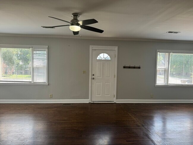 Building Photo - 5532 Kendall Dr