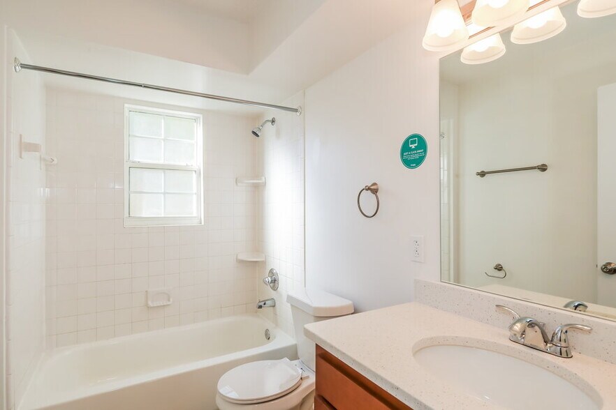 Building Photo - 1634 Ashmore Green Dr
