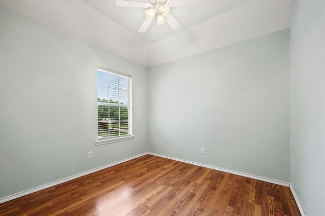 Building Photo - 553 Valley View Dr
