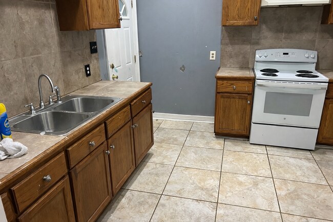 Building Photo - 1944 Milam St