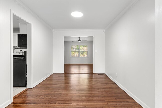 Building Photo - 3BR/1BA Home with W/D Hookups + Holiday Move-In Special $250 !!