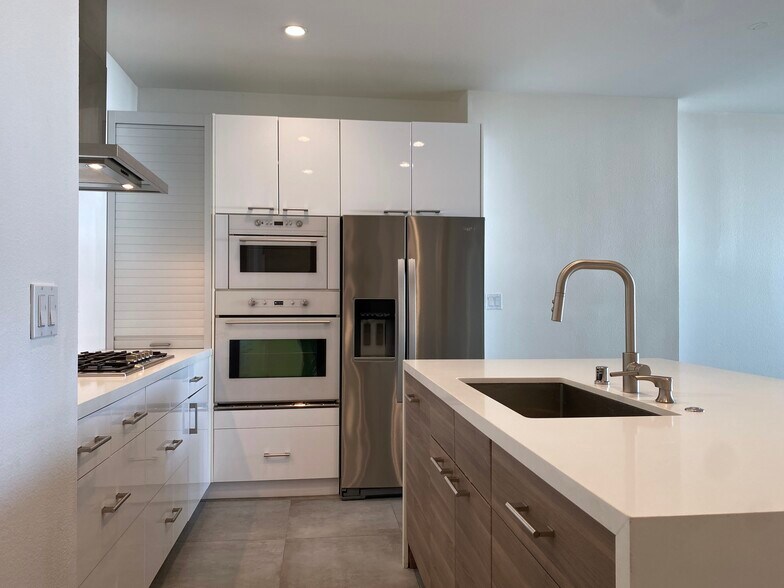 Building Photo - 2221 Ocean Ave