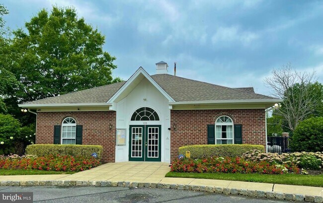 Building Photo - 26 Normandy Dr