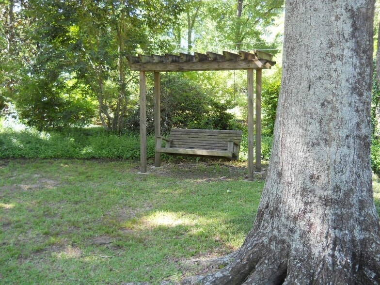 Building Photo - 620 Nelson Dr