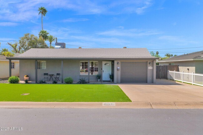 Primary Photo - 4137 E Sells Dr