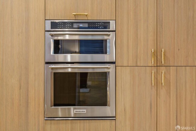 Building Photo - 7 Seymour St