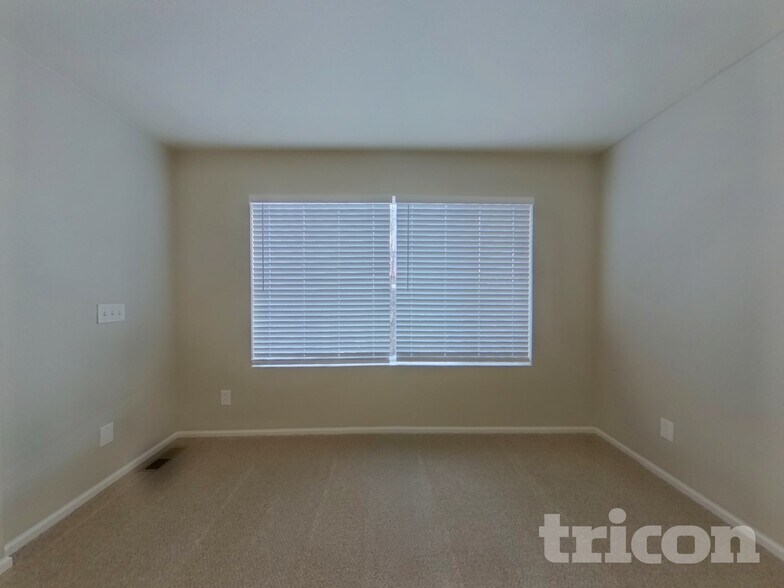 Building Photo - 1933 Prairie Hill Dr