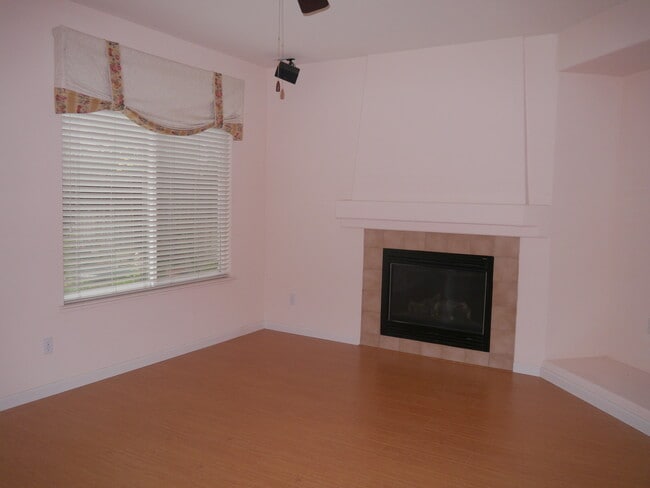 Building Photo - Excellent 2 Story House