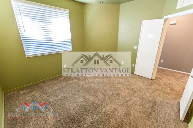 Building Photo - 1131 E Ferrara St