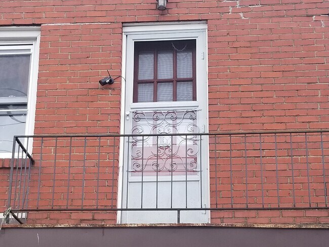 Building Photo - 821-829 East Main St