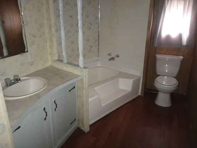 Building Photo - 2 Bedroom 2 Bathroom