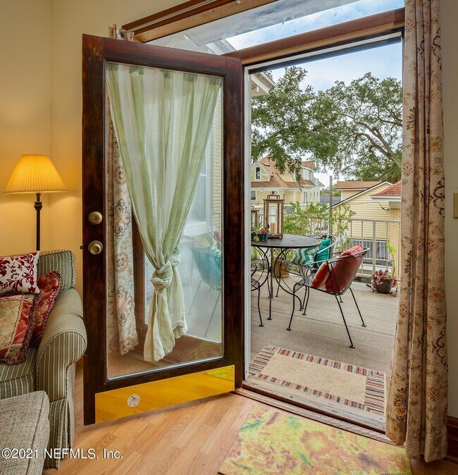 Building Photo - 2716 Oak St