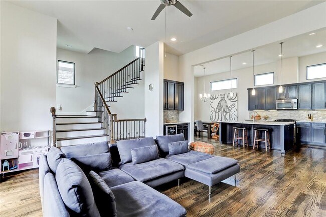 Building Photo - 4106 Marina St