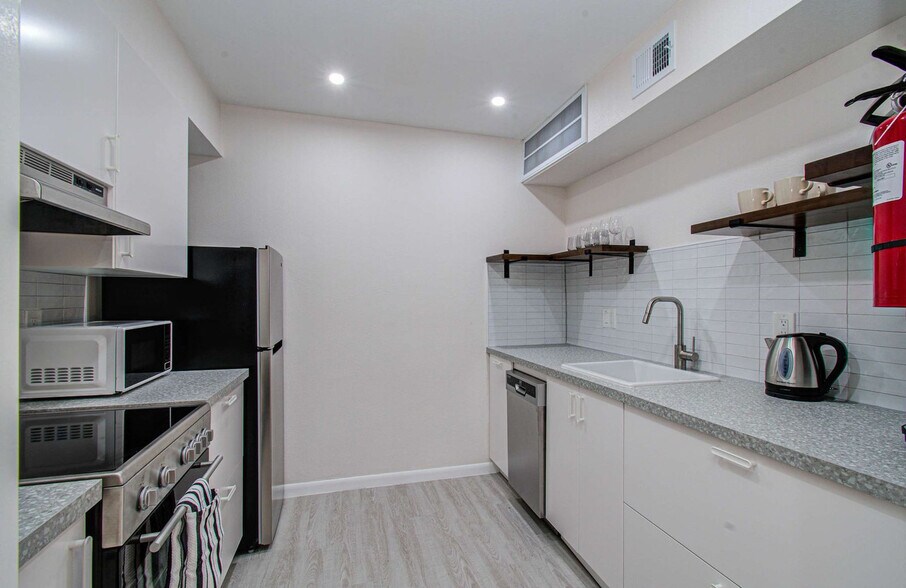 Building Photo - 845 Augusta Dr