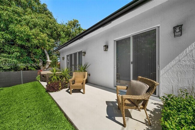 Building Photo - 2962 NW 10th Ct