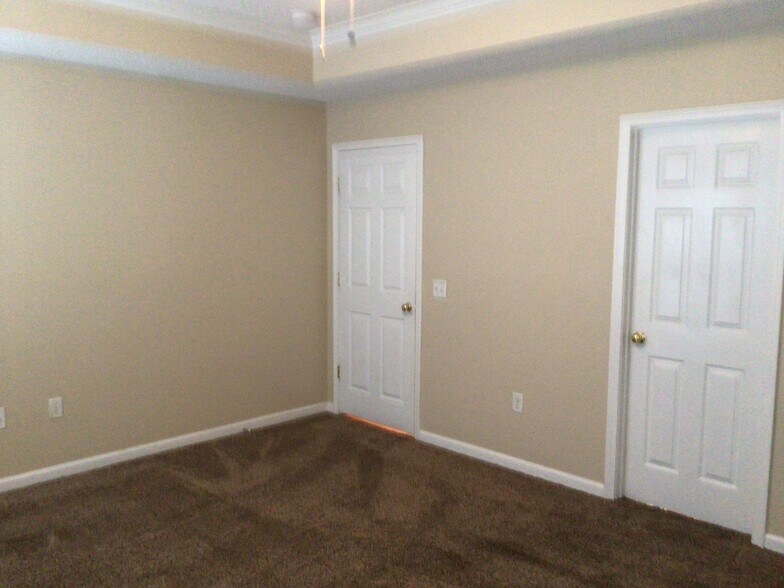 Building Photo - 64 Lancaster Way